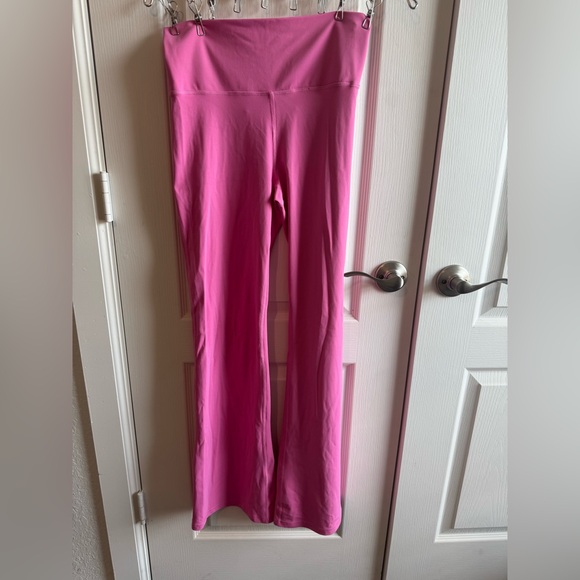 Pink flare Yoga Pants - Picture 2 of 3